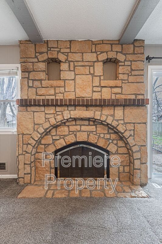 Building Photo - 1331 SW Horizon Dr