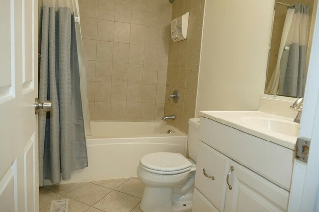 Building Photo - 3 Criswell Ln