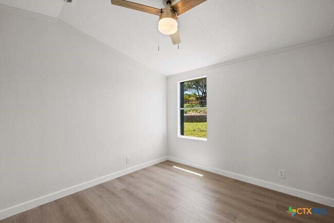 Building Photo - 1219 Lakeside Dr E
