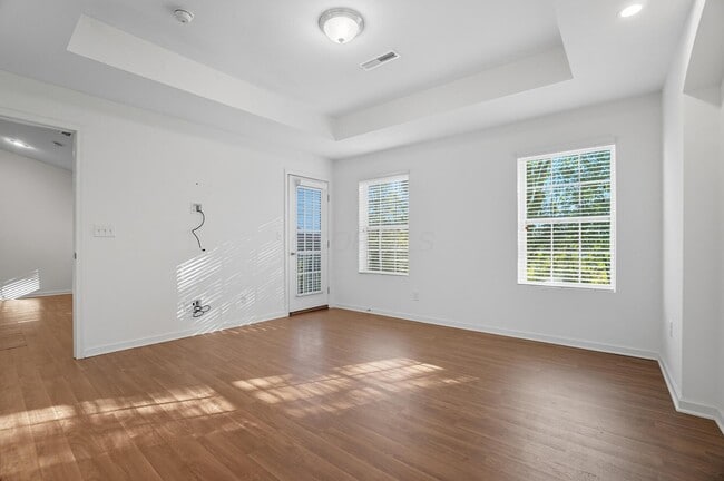 Building Photo - 5468 Nottinghamshire Ln