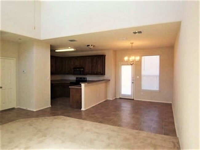 Building Photo - 3 Bed 2.5 Bath Townhome Located In The Vil...