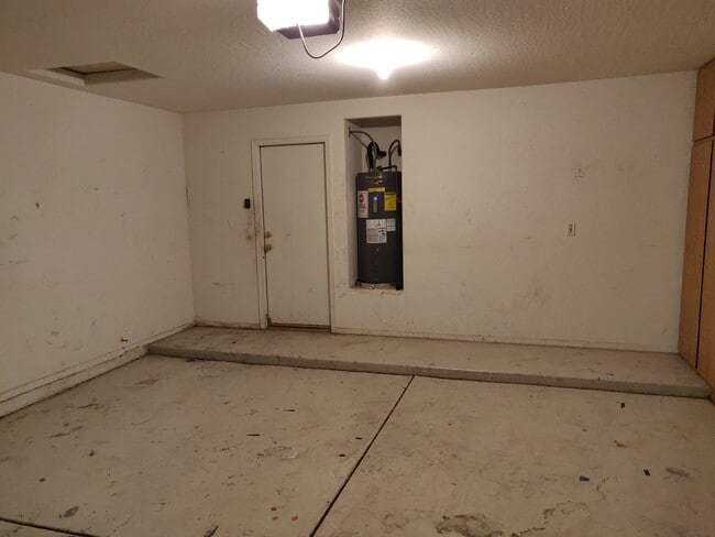 Building Photo - 3214 S 104th Ln