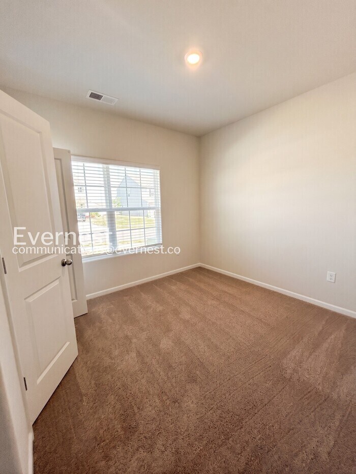 Building Photo - 221 Aniston Ln