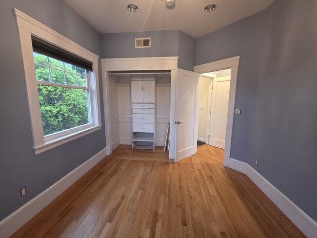 Building Photo - 175 Vasquez Ave