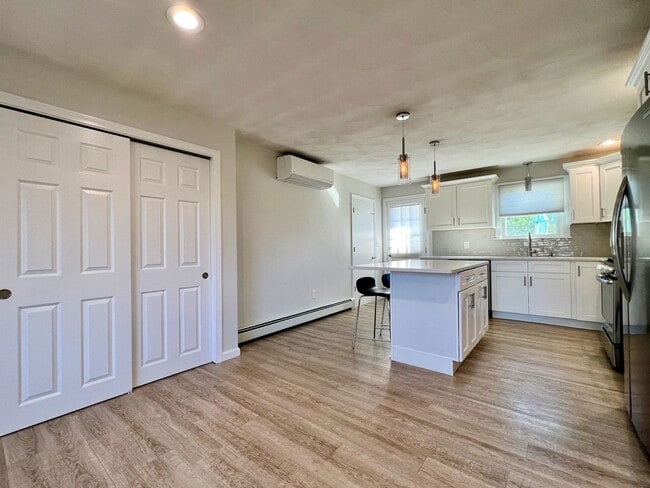 Building Photo - Soprano Duplex