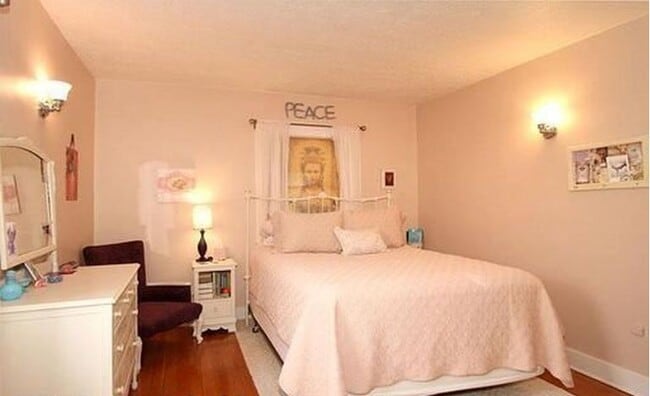 Building Photo - 1007 W Beach Blvd