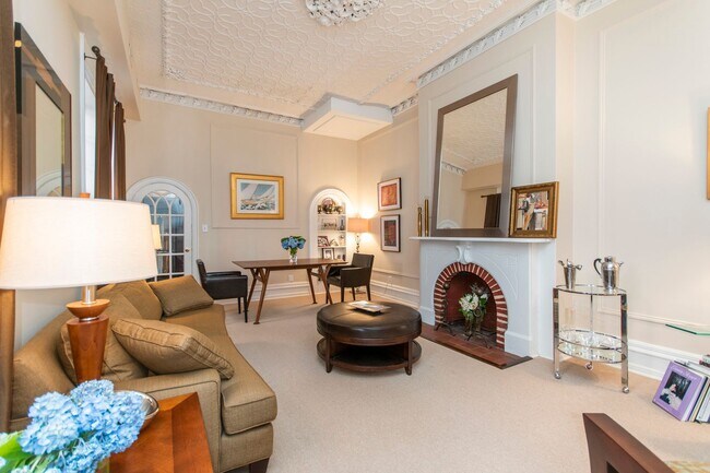 Building Photo - 1823 Pine St