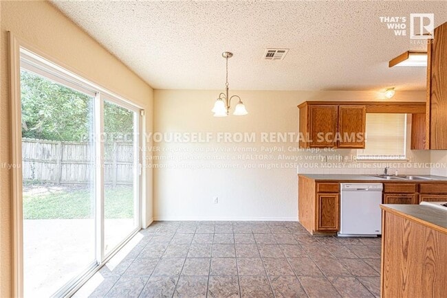 Building Photo - 1210 S Jasmine Ln