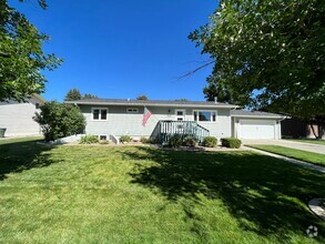 Building Photo - Beautiful 4 bed 3 bath home!