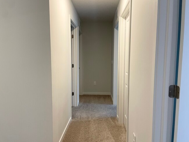 Building Photo - 8 Cider Mill Dr