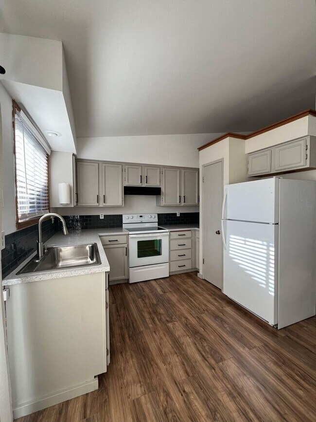 Building Photo - Now renting 2 bedroom Duplex  half-off the first month of rent