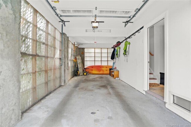 Building Photo - 25 Penfield Pl