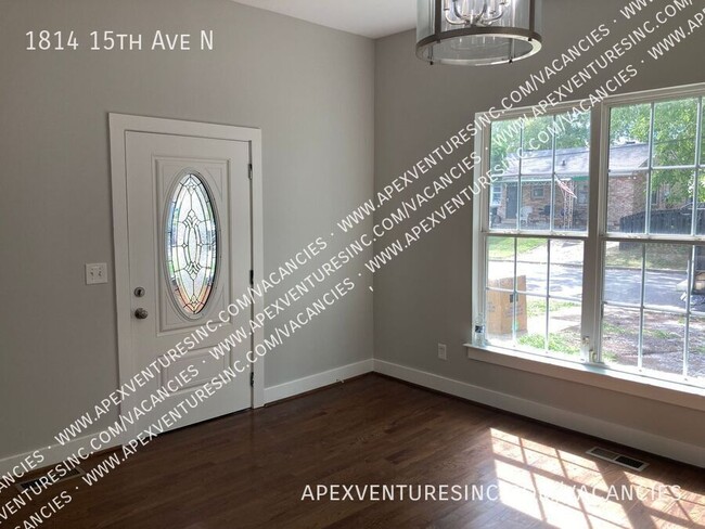 Building Photo - 1814 15th Ave N