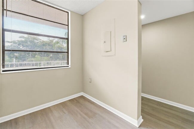 Building Photo - 3650 Whitehall Dr