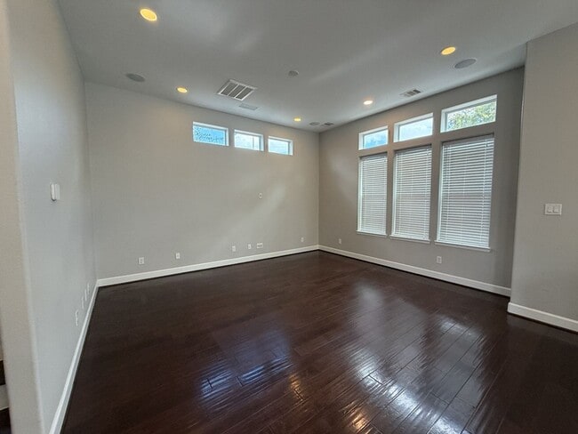 Building Photo - 2906 Baer St