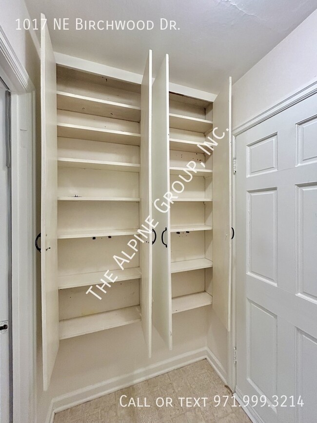 Building Photo - 1017 NE Birchwood Dr