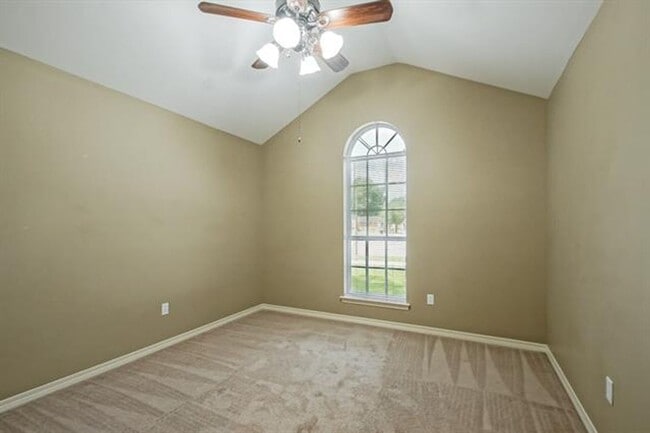 Building Photo - Newly Renovated 3 BR/2 Bath home on Suncrest Subdivision