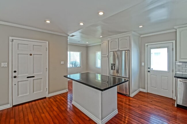 Building Photo - REMODELED, CHARMING & AIRY 3BR2BA HOME W/ OFFICE ON A LARGE LOT W/ NICELY LANDSCAPED FRONT YARD, ...