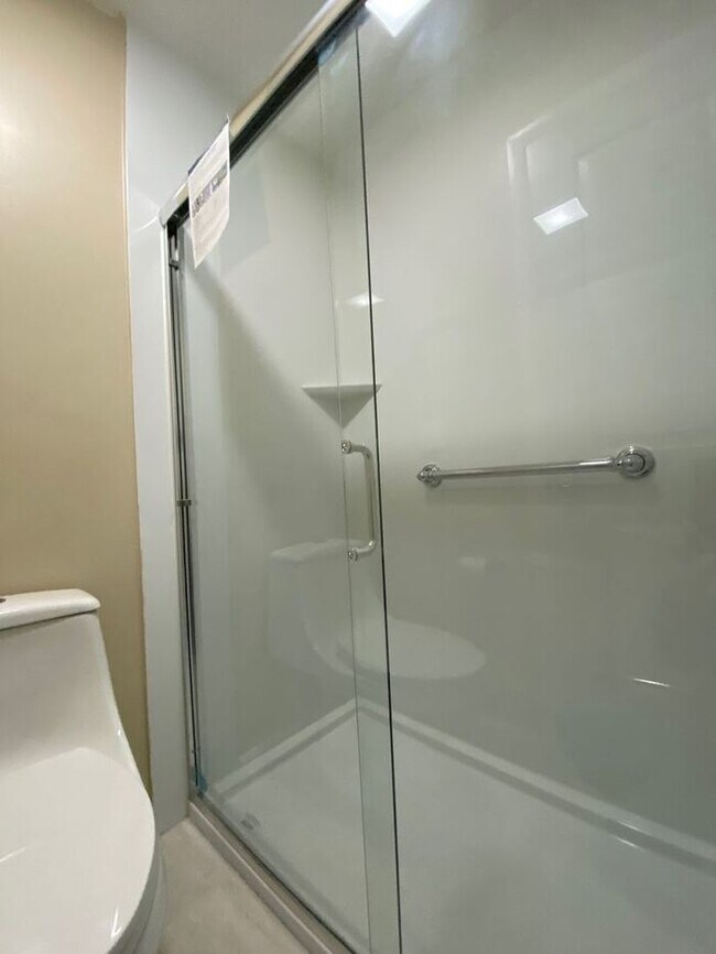 Building Photo - RENT SPECIAL-Regency Park at Lake Mary Corner Unit with Wrap-Around Balcony!