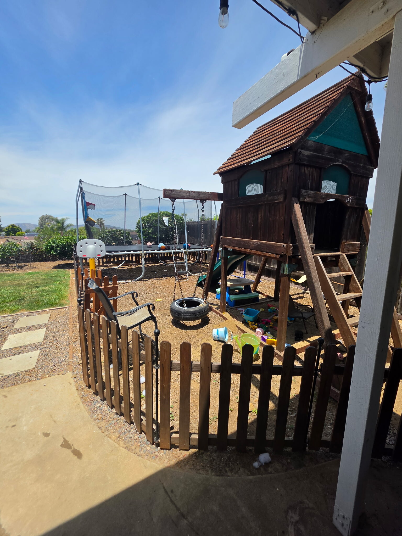 Building Photo - 598 Tam O Shanter Dr