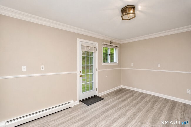 Building Photo - 350 Bennetts Farm Rd