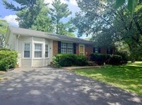 Building Photo - 806 Shawnee Way