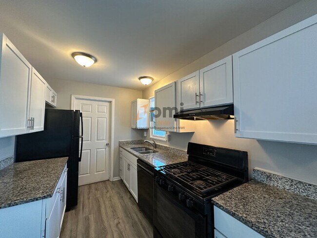 Building Photo - 333 Midway Dr