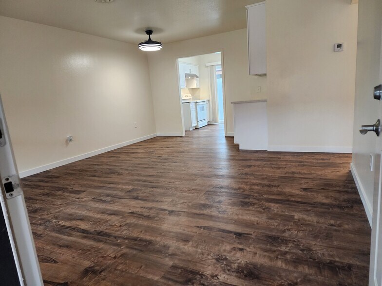 Living Room - 431 S Simpson Ave