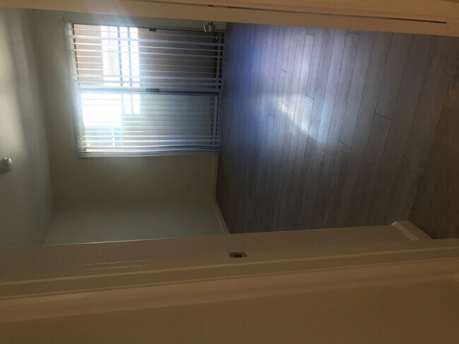Building Photo - 13022 Riverside Dr