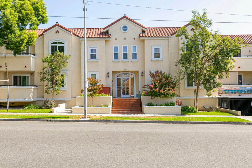Primary Photo - 300 E Providencia Ave