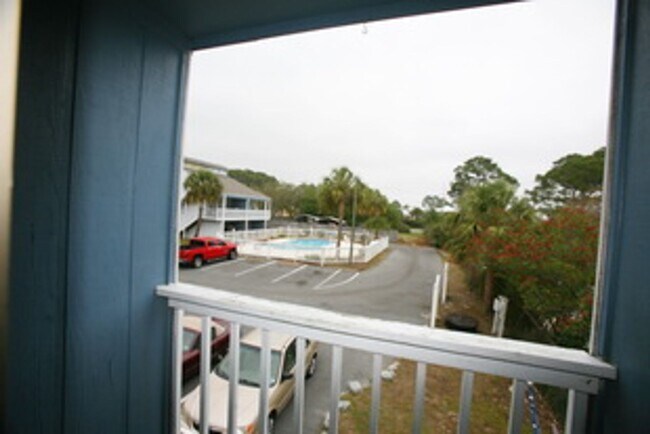 Building Photo - $500 discount on the first month's rent for qualified tenants Quality Waterfront Gated Community ...
