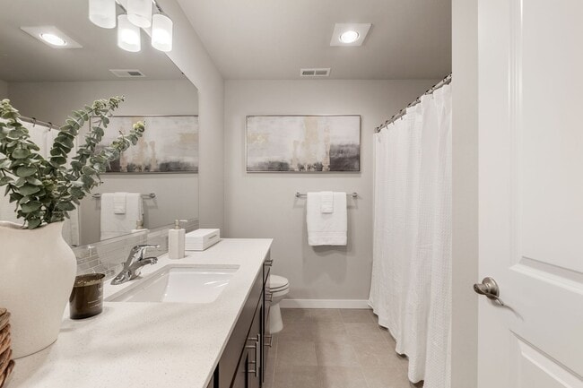 Building Photo - Spacious 3-Bed Townhome in Desirable Pond Community | Bothell - $3,200!!!