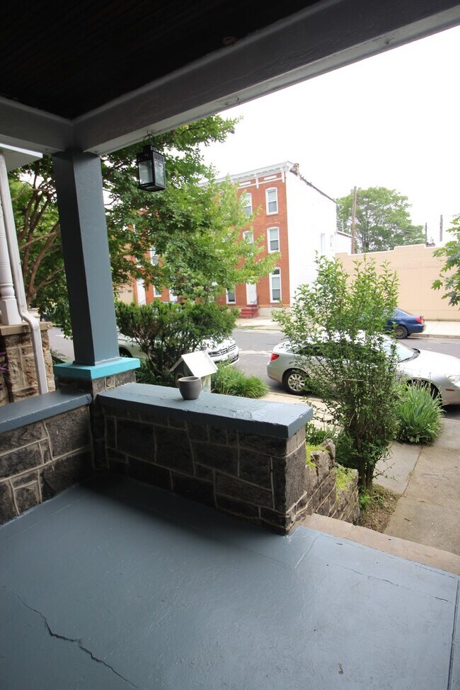 Building Photo - 2026/2027 JHU Off-Campus 3bd/1ba Rowhouse  w/ W/D & rear yard! -Available 6/9/26