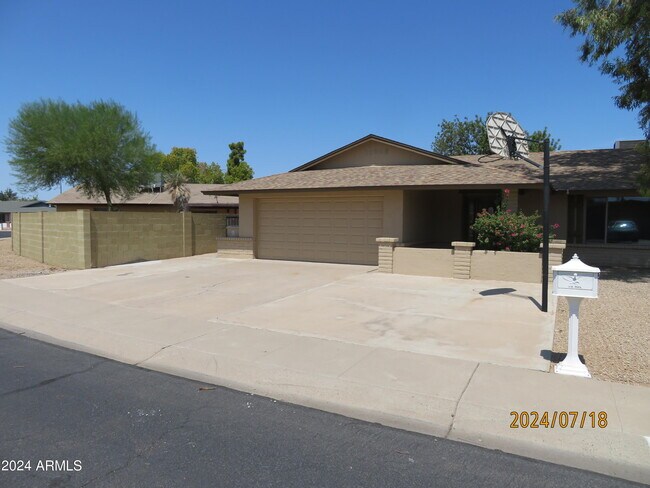 Primary Photo - 11246 N 50th Dr