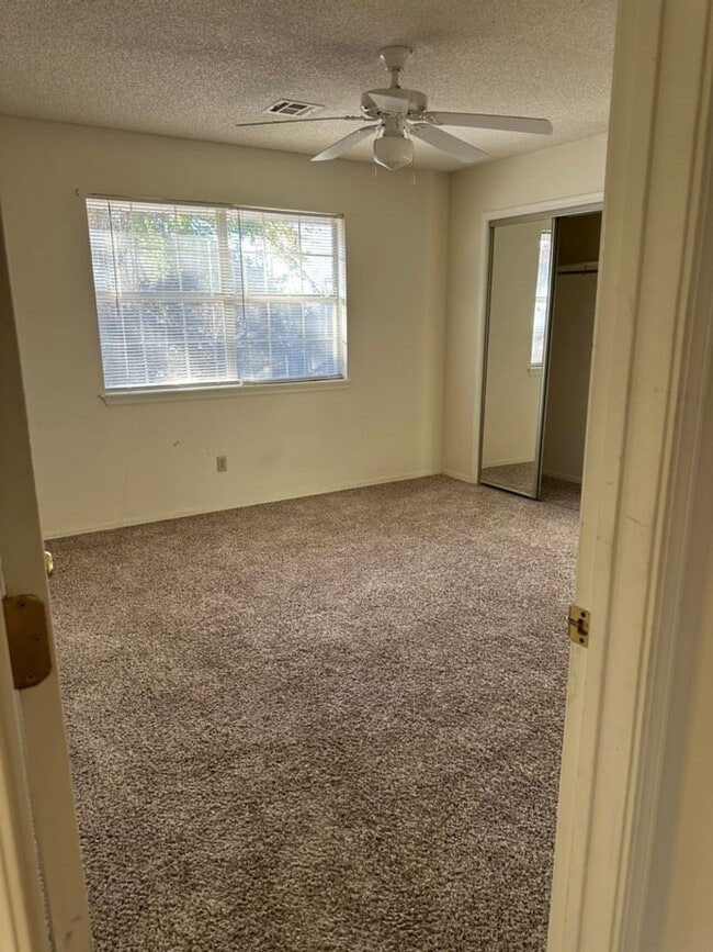 Building Photo - 314 S 11th Pl