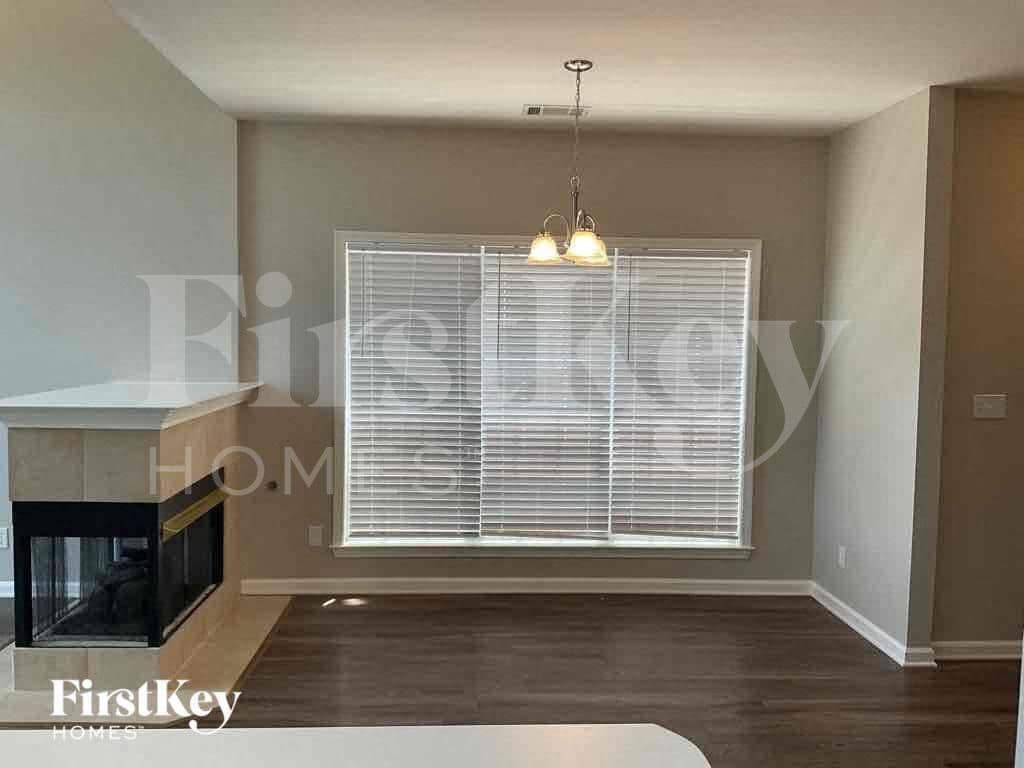 Building Photo - 4563 Park Ridge Pkwy