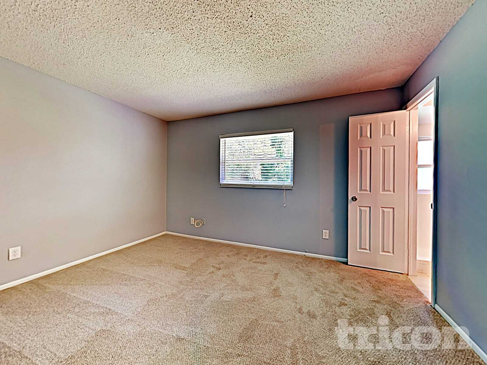 Building Photo - 1631 Spring Lake Dr