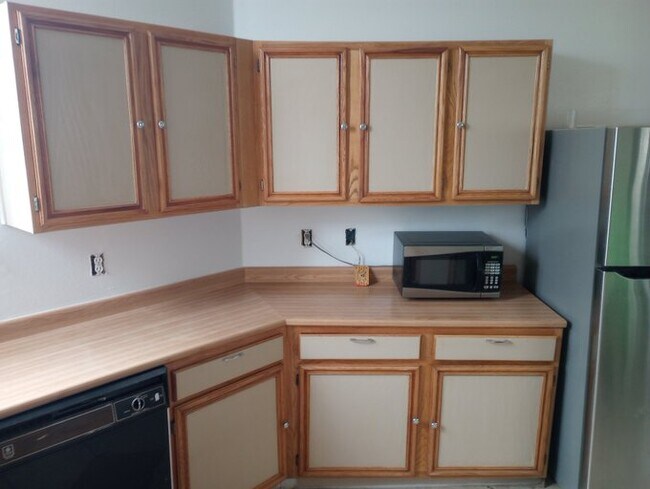 Building Photo - 9627 Dugas Dr