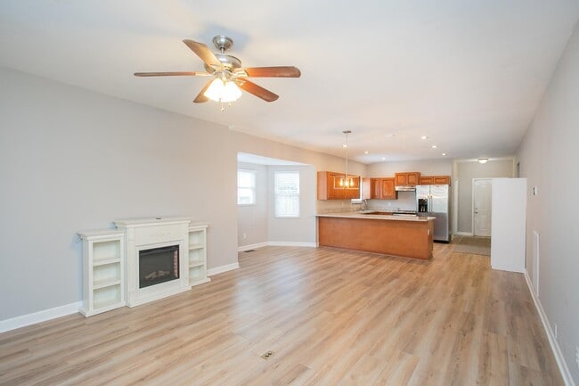 Building Photo - 1014 Douglas Ave