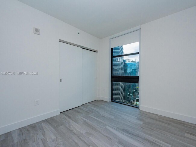 Building Photo - 1010 Brickell Ave