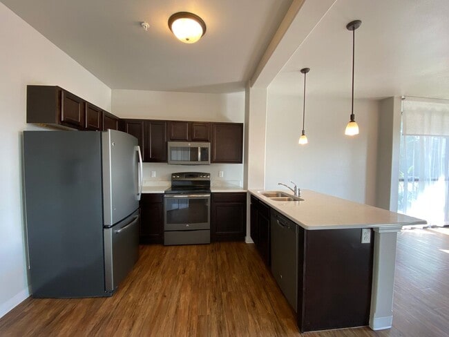 Building Photo - $1,550 | 1 Bedroom, 1 Bathroom Condo | Ava...