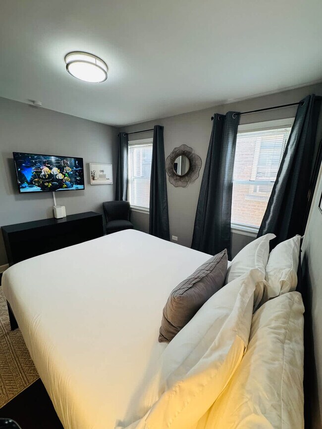 Building Photo - 6431 S Kenneth Ave