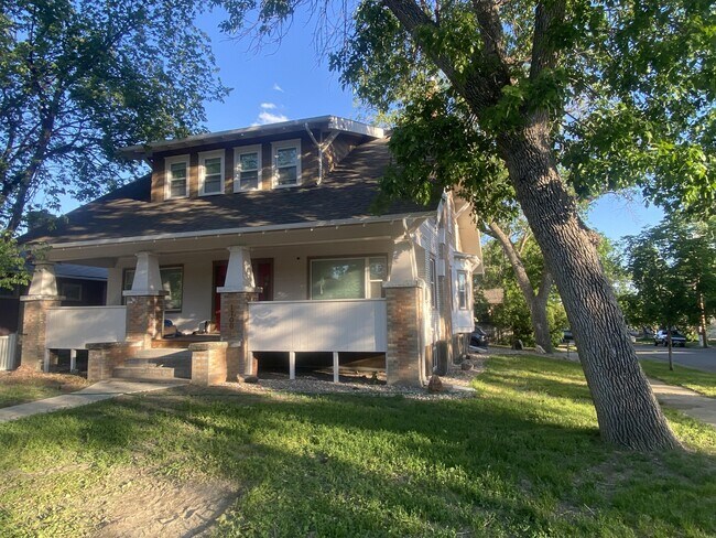 Primary Photo - 1700 1st Ave N