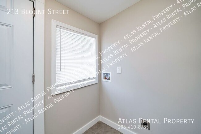 Building Photo - 213 Blount St