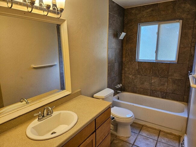 Building Photo - Charming 3-bedroom, 2-bathroom home