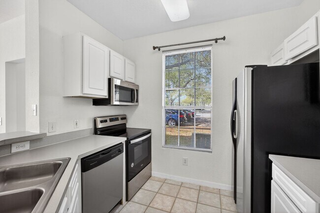 Building Photo - 13703 Richmond Park Dr N