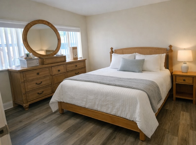 Building Photo - 3104 21st St W