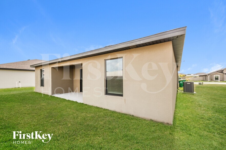 Building Photo - 1544 Swan Lake Cir