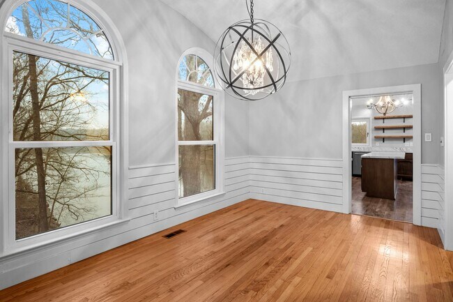 Building Photo - FREE RENT! Luxury Living on the River — Your Dream Home Awaits