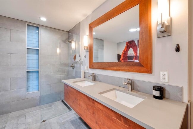 Building Photo - 600 Jetta Ct